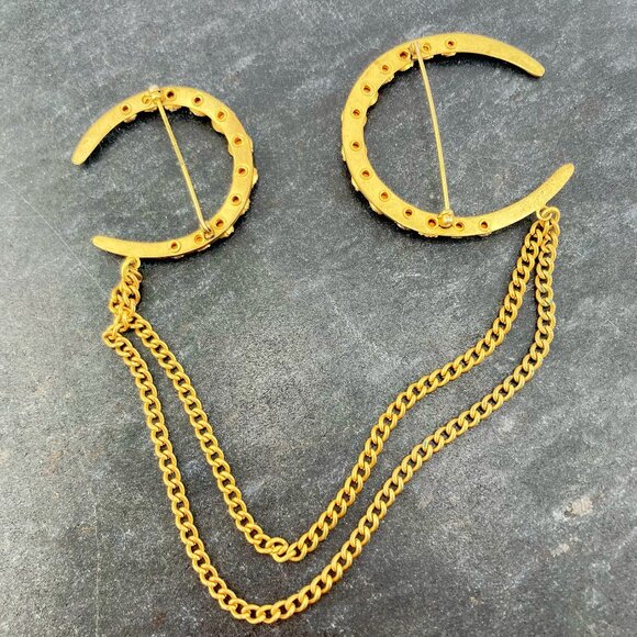 ANTIQUE Gold tone metal grey rhinestone crescent moon chain brooch ~ Vintage pin - Picture 9 of 9